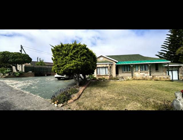 3 BEDROOM HOUSE FOR SALE IN DANA BAY